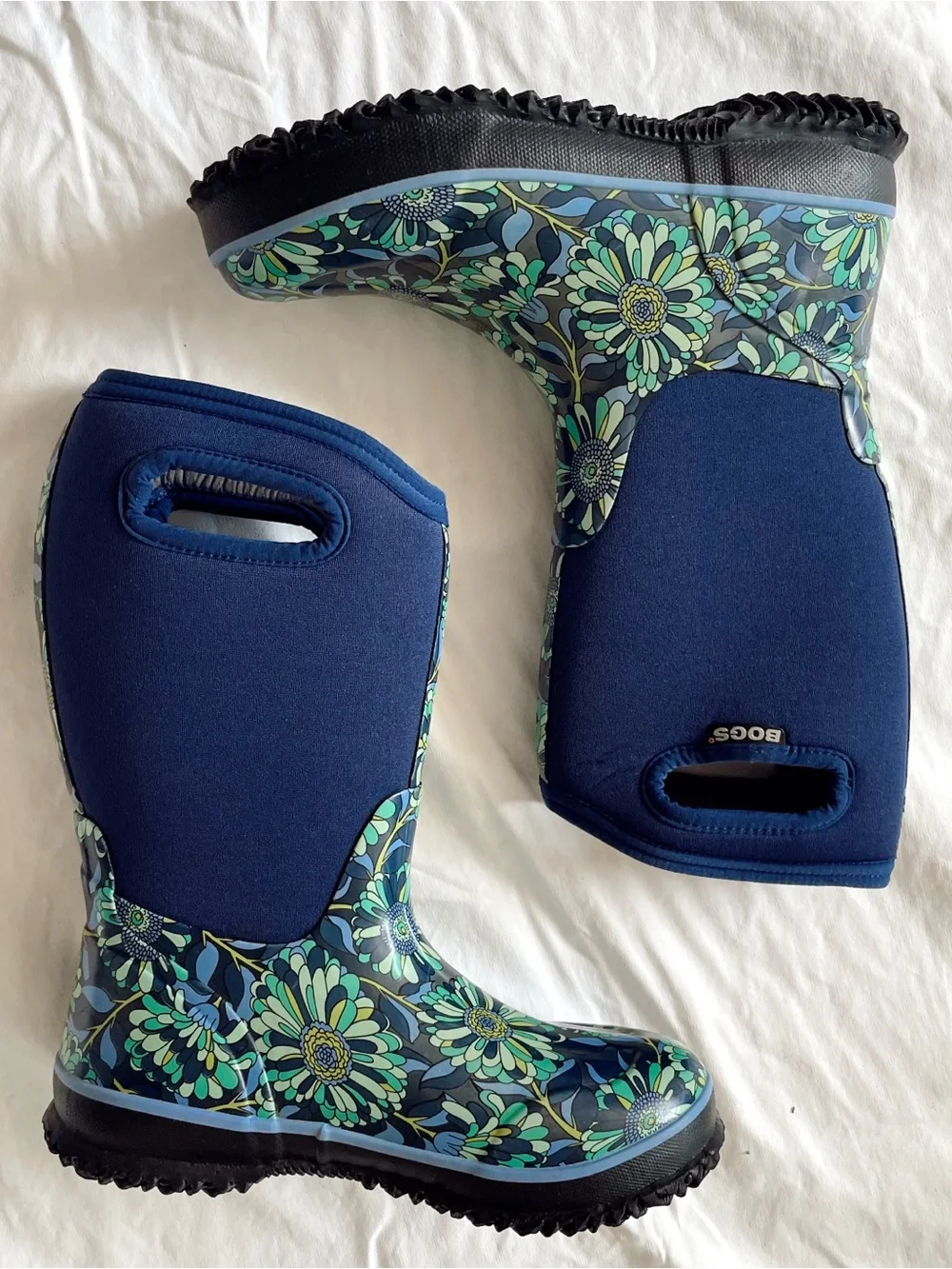 BOGS Boot Winter Snow Rain Insulated Floral Blue Green Classic High Top Navy
